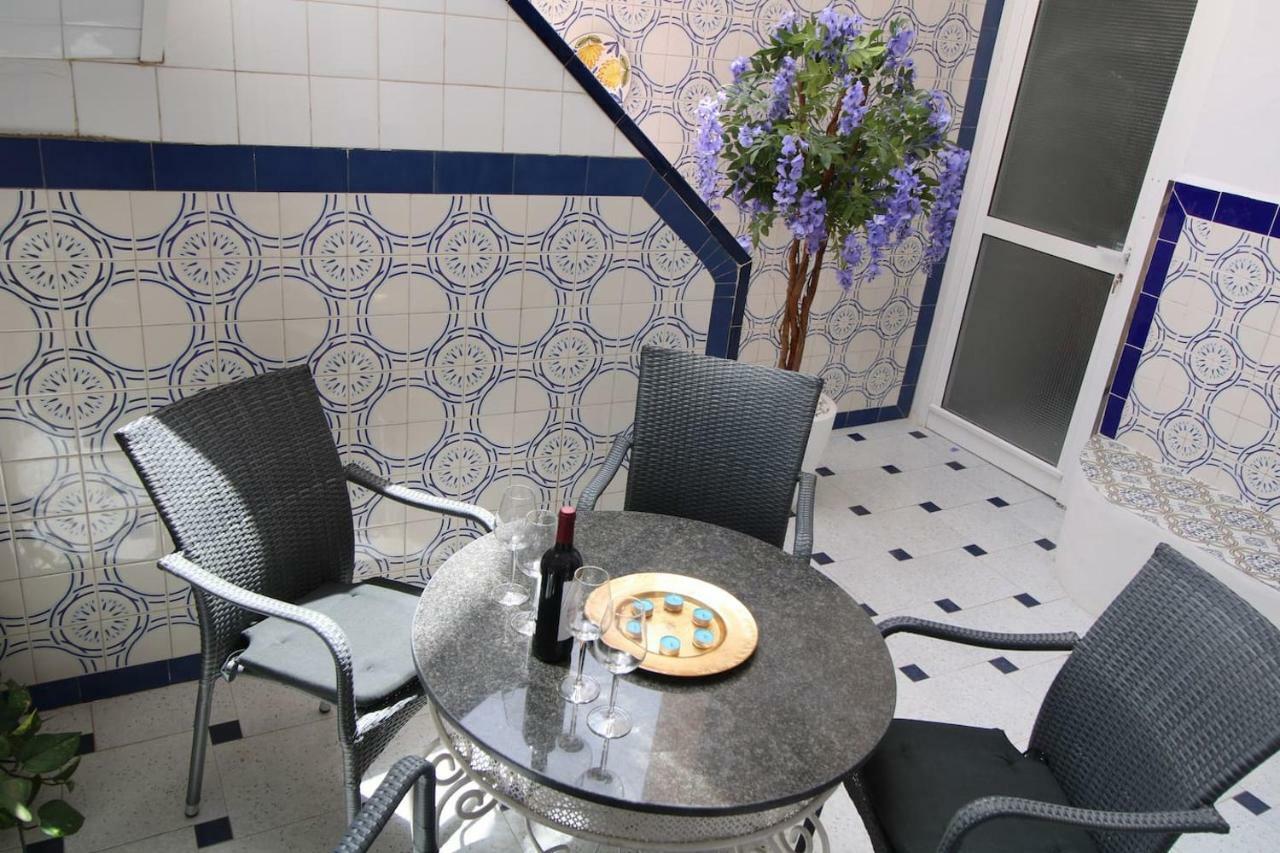 Big apartment with unique patio near Santa Barbara Castle Alicante Extérieur photo