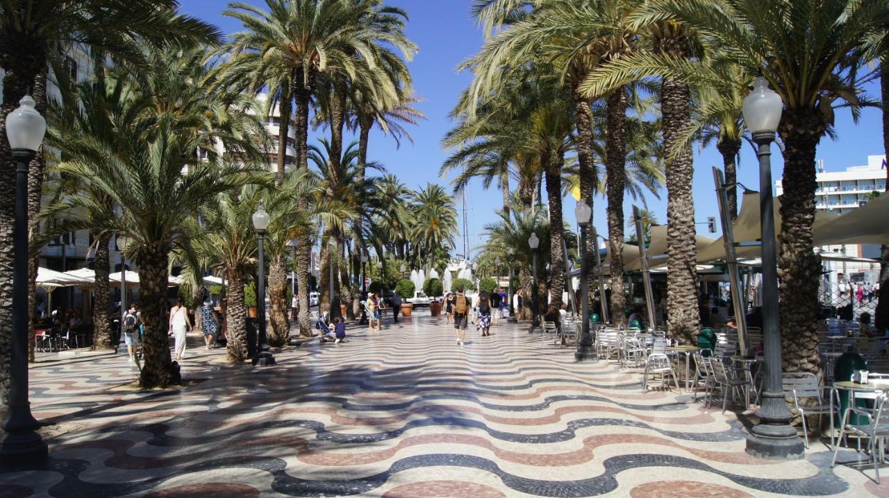 Big apartment with unique patio near Santa Barbara Castle Alicante Extérieur photo